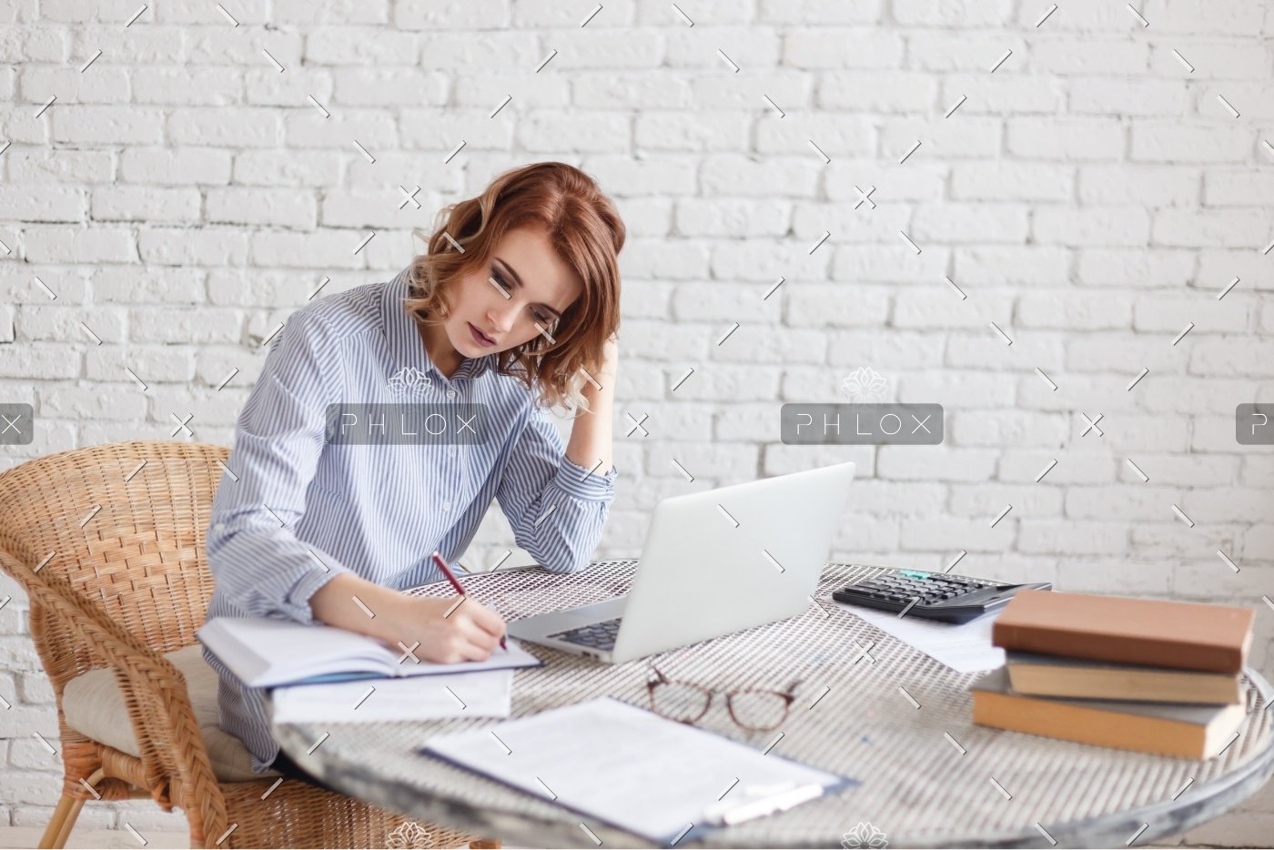 demo-attachment-1157-woman-freelancer-female-hands-with-pen-writing-on-P369BAX1